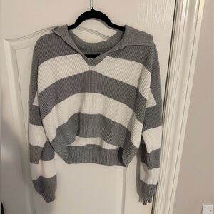 Hollister Gray and White V-Neck Sweater